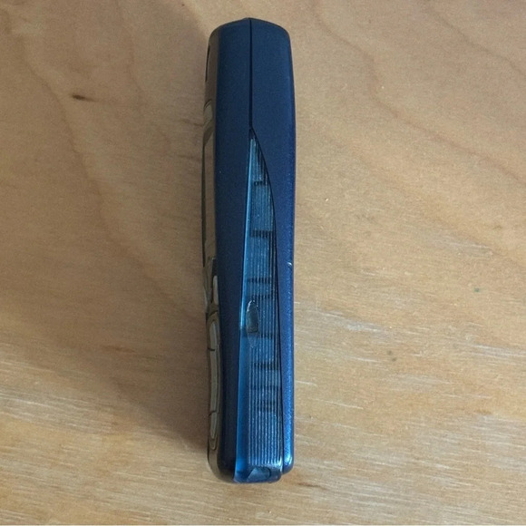 Nokia 3560 Blue and Silver  - untested for parts - Picture 4 of 7